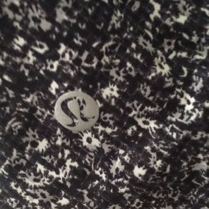 NWT Lululemon Quick Pace Skirt Size 4 Black/white